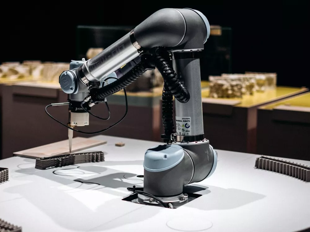 カーボンファイバーロボットアーム：自動化における軽量パワー